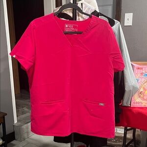 Figs Vivid fusia Scrub Top xl